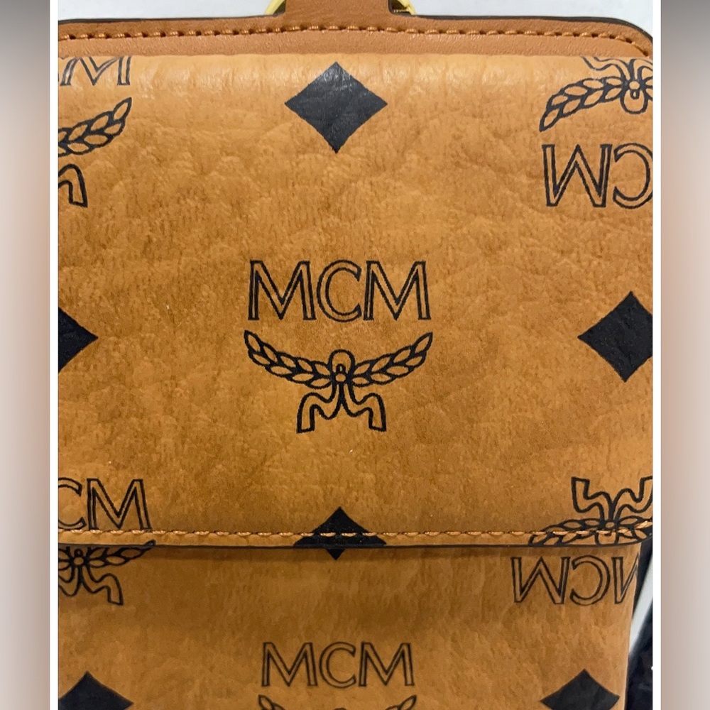 Stunning Pre-Loved High End Designer MCM Lanyard Phone Case - Picture 7 of 7